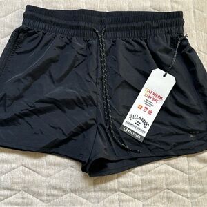 NWT Women’s Billabong shorts